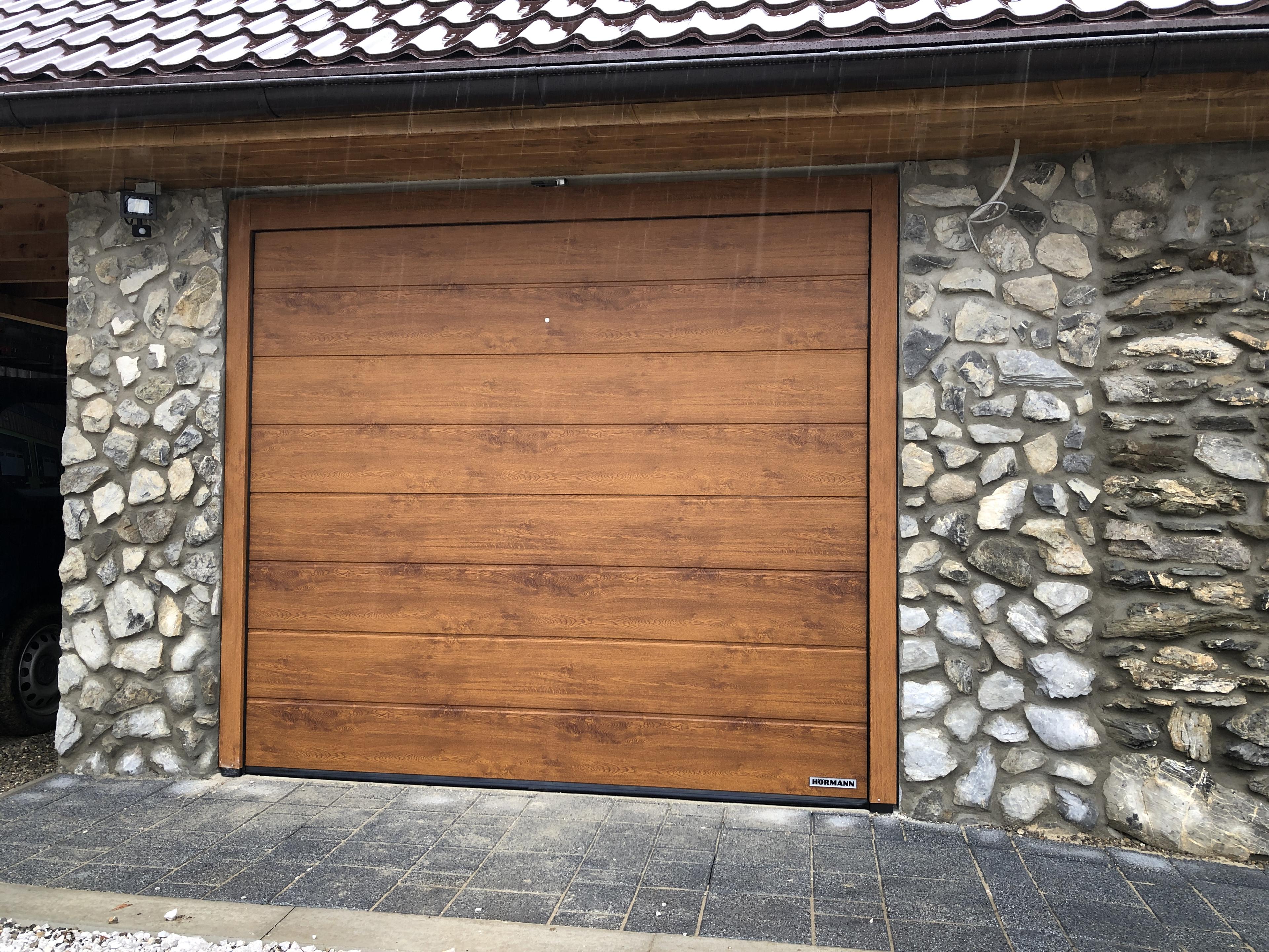 Garážová brána Zlatý dub